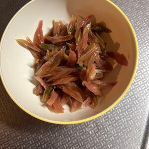 余った赤カブの茎の煮物